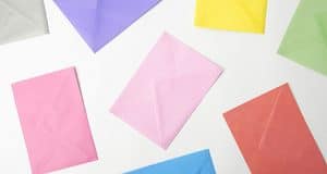 Sobres impresos en papel de color